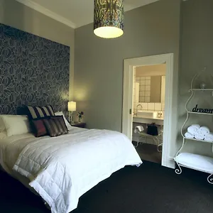 https://pomeroys-on-kilmore.top-hotels-christchurch.com